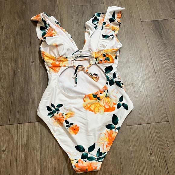 Cupshe Women's Ruffled V-Neck One-Piece Swimsuit with a floral print, Size Small - Picture 6 of 8